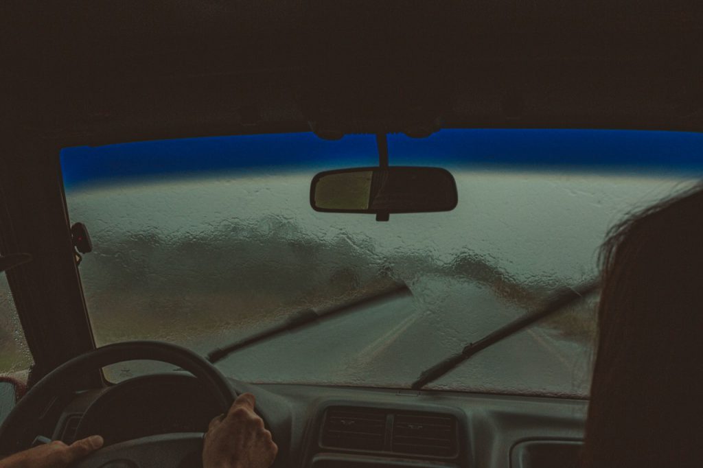 6 dicas para dirigir com segurança na chuva