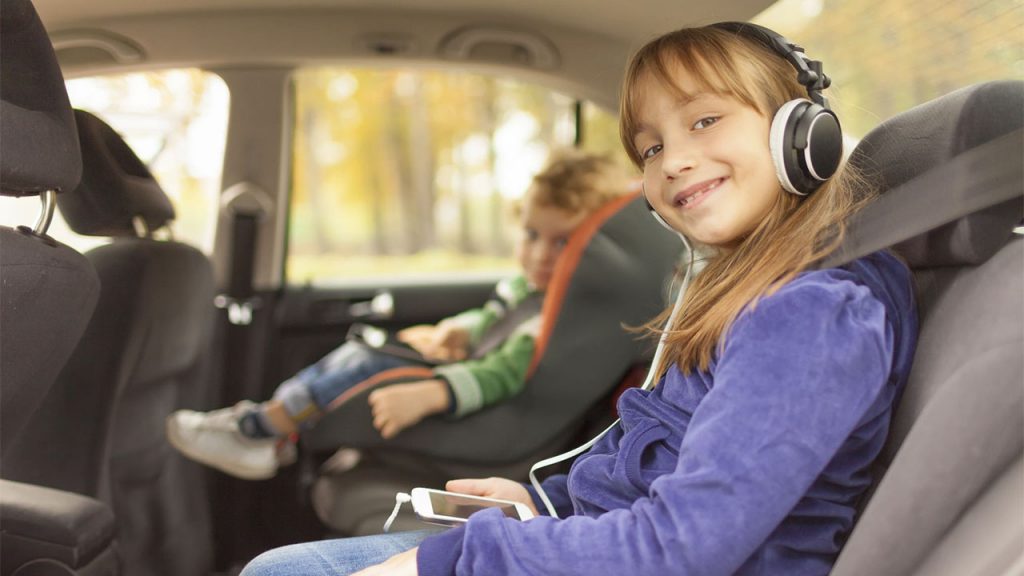 Viajando de carro com crianças - Entenda o que fazer e o que evitar
