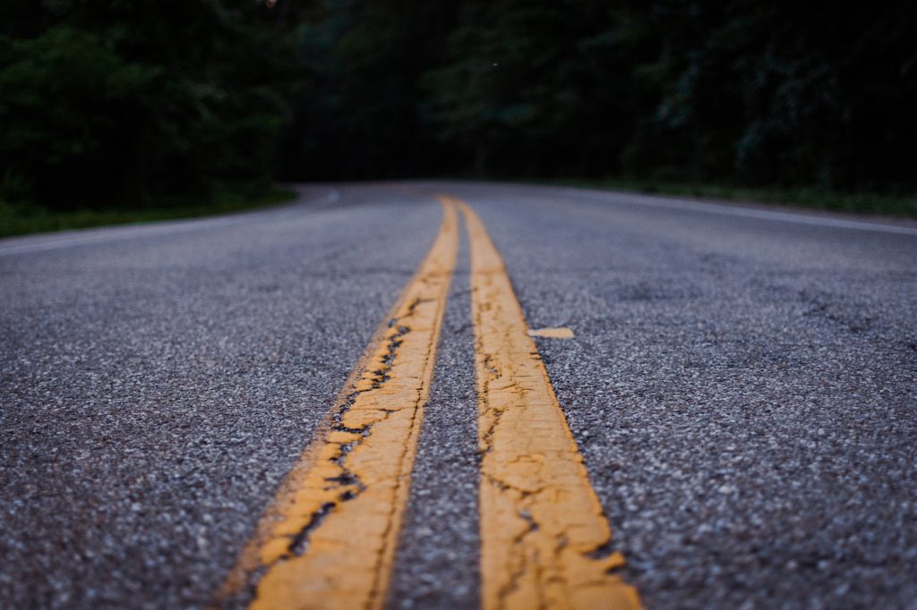 O que fazer se você furar um pneu na estrada